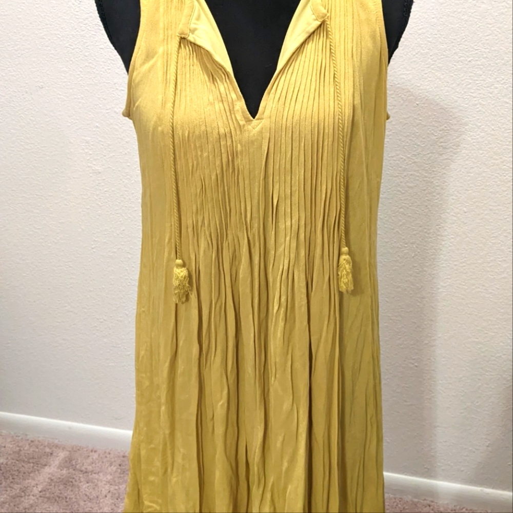 Old Navy Yellow Sleeveless Shift Dress, size medium